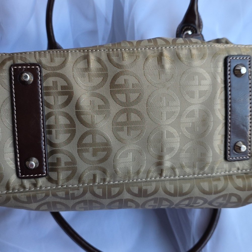 Giani Bernini Elegant Tan Shoulder Bag with Dark Brown Accents - Picture 11 of 12